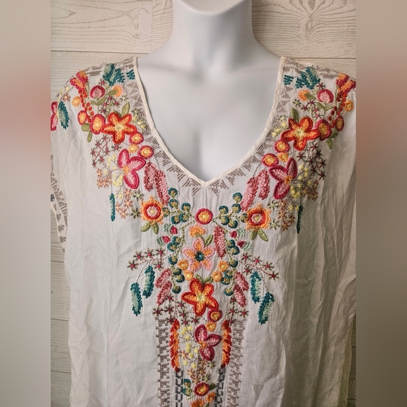 Johnny Was Women's Size  1X Embroidered White Tunic Top Plus Size  Flowers - Picture 3 of 7